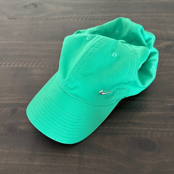 Nike Dri-FIT Club Cap Green Metal - Women’s - Size M/L Like New Golf Hat Tennis - Picture 3 of 6
